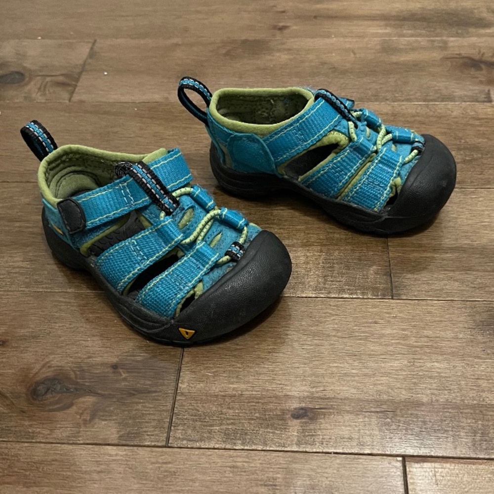 Toddler size 4 Keen sandals